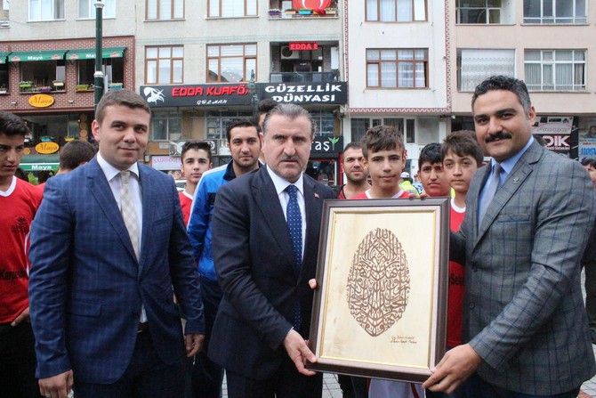 rize-genclik-merkezi-ve-kahramanmaras-ili-elbistan-genclik-merkezlerinin-gencleri-cay-seker-kardesligi-projesi-kapsaminda-rize’de-bir-araya-geldi-(6).jpg