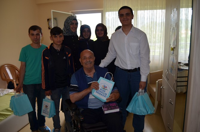 rize-genclik-merkezinden-huzurevi-ziyareti‏-(2).jpg