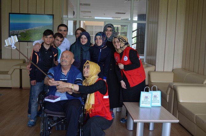 rize-genclik-merkezinden-huzurevi-ziyareti‏-(3).jpg