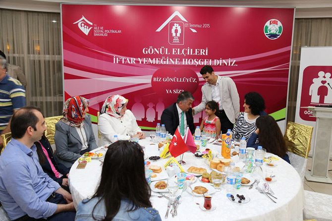 rize-gonul-elcileri-iftar-programi-2.jpg rize-gonul-elcileri-iftar-programi-2.jpg