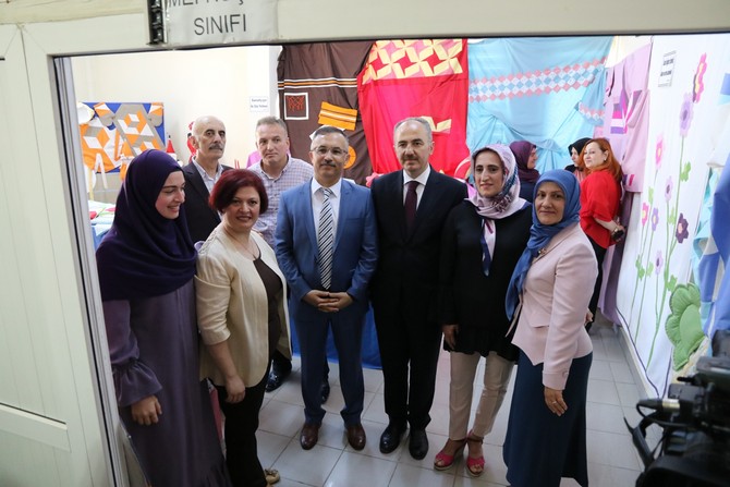 rize-halk-egitim-merkezi-mudurlugu-kursiyerleri-tarafindan-yapilan-urunlerin-sergilendigi-yil-sonu-el-sanatlari-sergisinin-acilisi--(13).jpg