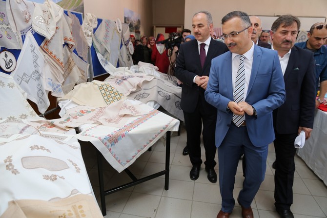 rize-halk-egitim-merkezi-mudurlugu-kursiyerleri-tarafindan-yapilan-urunlerin-sergilendigi-yil-sonu-el-sanatlari-sergisinin-acilisi--(2).jpg