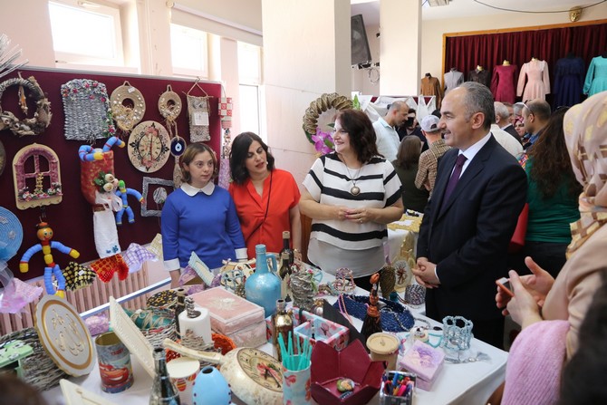 rize-halk-egitim-merkezi-mudurlugu-kursiyerleri-tarafindan-yapilan-urunlerin-sergilendigi-yil-sonu-el-sanatlari-sergisinin-acilisi--(9).jpg