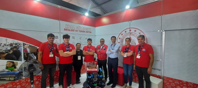 rize-hasan-kemal-yardimci-mesleki-ve-teknik-anadolu-lisesi-mtal-atmaca-tayfa-rov-takimi-teknofest-karadeniz-2022de-turkiye-3-lugunu-elde-etti-1.jpg