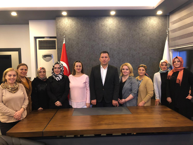 rize-hizmet-is-sendikasi-kadin-komite-baskani-f.cigdem-muratoglu,-“ailemizin-bas-taci-kadinlarimiz-icin-siddete-hayir-dedi..jpg