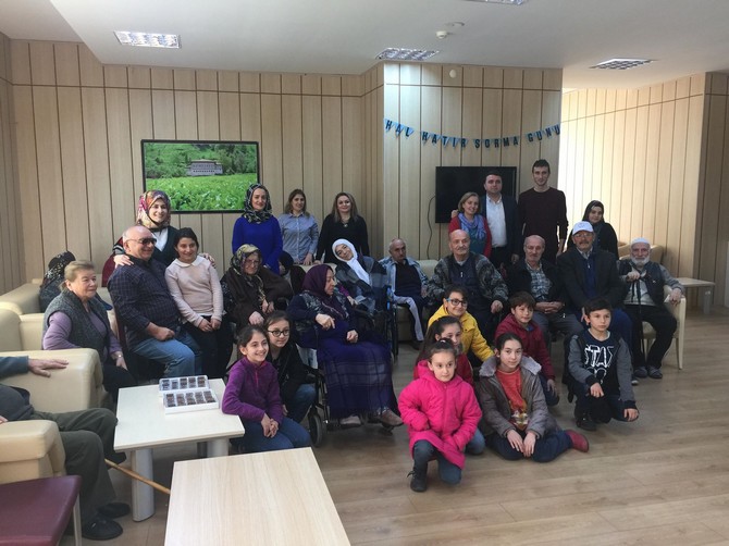 rize-hizmet-is-sendikasi-kadin-komitesi-uyeleri-ulkemizde-her-yil-18–24-mart-tarihlerinde-kutlanan-“yaslilar-haftasi”-munasebetiyle-huzurevini-ziyaret-etti-(2).jpg