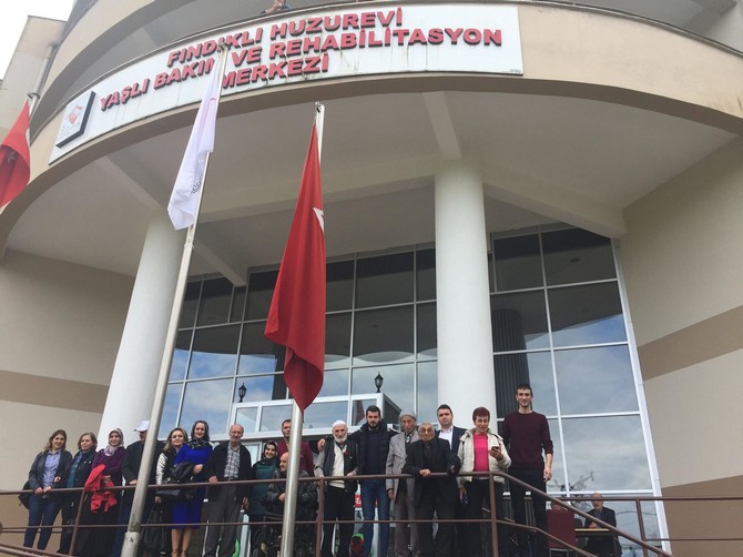 rize-hizmet-is-sendikasi-kadin-komitesi-uyeleri-ulkemizde-her-yil-18–24-mart-tarihlerinde-kutlanan-“yaslilar-haftasi”-munasebetiyle-huzurevini-ziyaret-etti-(6).jpg