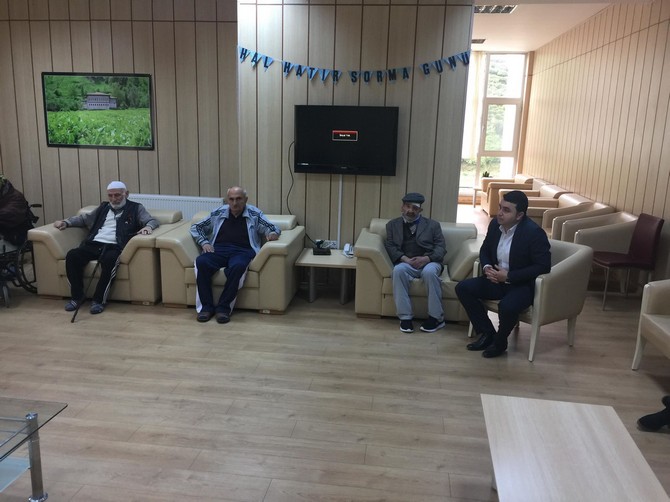 rize-hizmet-is-sendikasi-kadin-komitesi-uyeleri-ulkemizde-her-yil-18–24-mart-tarihlerinde-kutlanan-“yaslilar-haftasi”-munasebetiyle-huzurevini-ziyaret-etti-(9).jpg