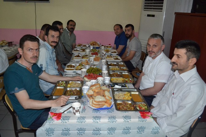 rize-ihh-yetimlere-iftar-verdi-(4).jpg