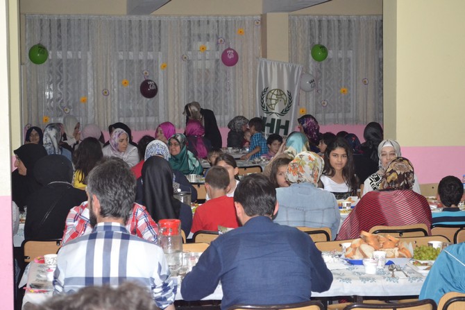 rize-ihh-yetimlere-iftar-verdi-(7).jpg