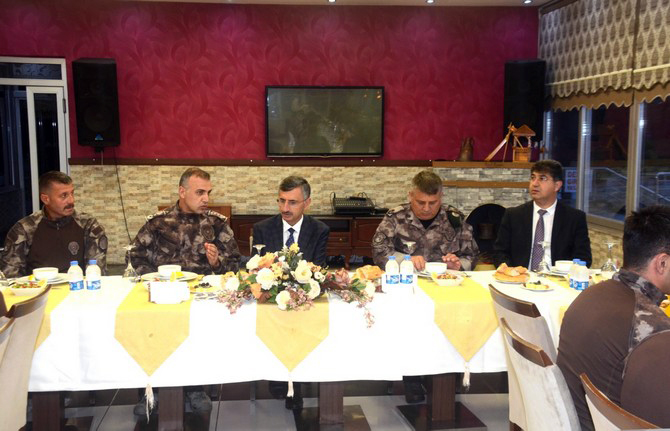 rize-il-emniyet-mudurlug-upersoneli-afrin-kahramani-ozel-harekat-polislerine-iftar-yemegi-(2).jpg