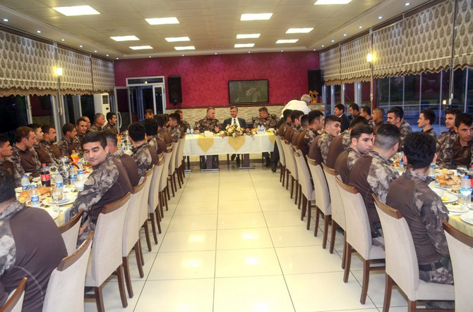 rize-il-emniyet-mudurlug-upersoneli-afrin-kahramani-ozel-harekat-polislerine-iftar-yemegi-(3).jpg