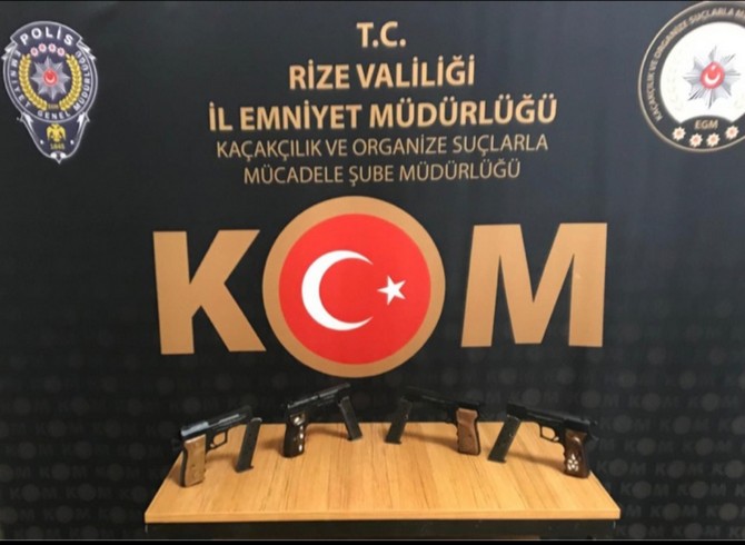 rize-il-emniyet-mudurlugu-kacakcilik-ve-organize-suclarla-mucadele-sube-mudurlugu-ekiplerince-yurutulen-calismalar-kapsaminda-5-ayri-silah-kacakciligi-operasyonunda-19-adet-tabanca-5.jpg