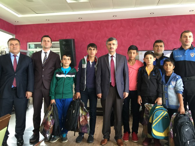 rize-il-emniyet-mudurlugunden-100-ogrenciye-kirtasiye-ve-kiyafet-yardimi--(12).jpg