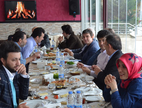 rize-il-emniyet-muduru-adem-cakici-basin-mensuplariyla-kahvaltida-10.jpg rize-il-emniyet-muduru-adem-cakici-basin-mensuplariyla-kahvaltida-10.jpg