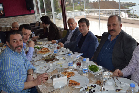 rize-il-emniyet-muduru-adem-cakici-basin-mensuplariyla-kahvaltida-13.jpg rize-il-emniyet-muduru-adem-cakici-basin-mensuplariyla-kahvaltida-13.jpg