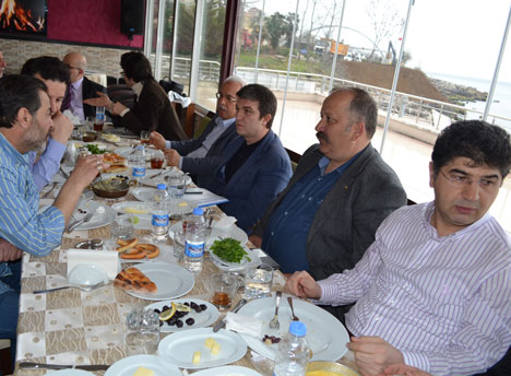 rize-il-emniyet-muduru-adem-cakici-basin-mensuplariyla-kahvaltida-8.jpg rize-il-emniyet-muduru-adem-cakici-basin-mensuplariyla-kahvaltida-8.jpg