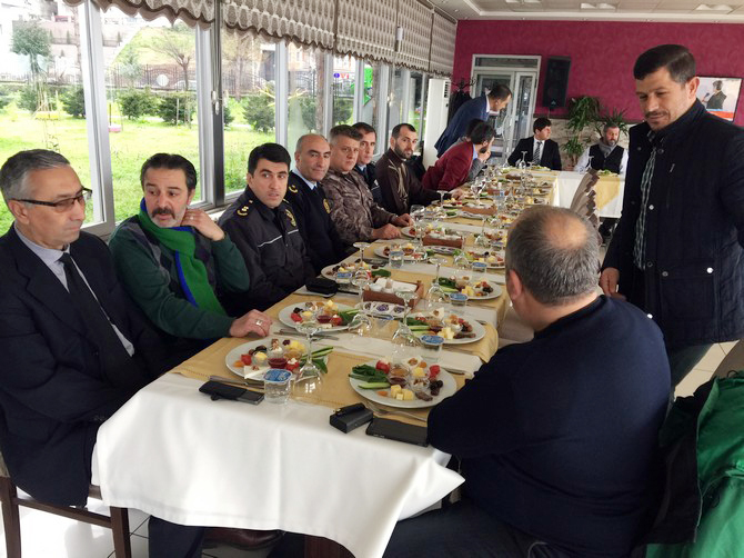 rize-il-emniyet-muduru-sadettin-aksoy,-kentte-gorev-yapan-yerel-ve-ulusal-basinla-kahvaltida-bir-araya-geldi-(1).jpg