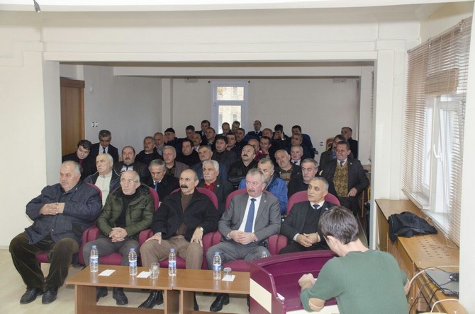 rize-il-emniyet-muduru-sadettin-aksoy,-merkeze-bagli-mahalle-muhtarlariyla-tanisma-ve-kaynasma-amacli-bir-toplanti-yapti-(3).jpg