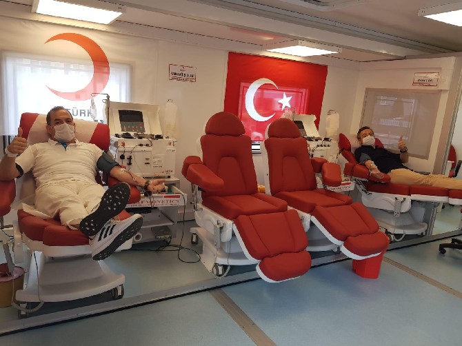 rize-il-genel-meclis-baskani-ibrahim-turut,-immun-plazma-bagisinda-bulundu-(4).jpg