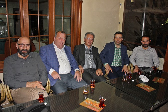 rize-il-genel-meclis-uyeleri-iftarda-bir-araya-geldi-(7).jpg