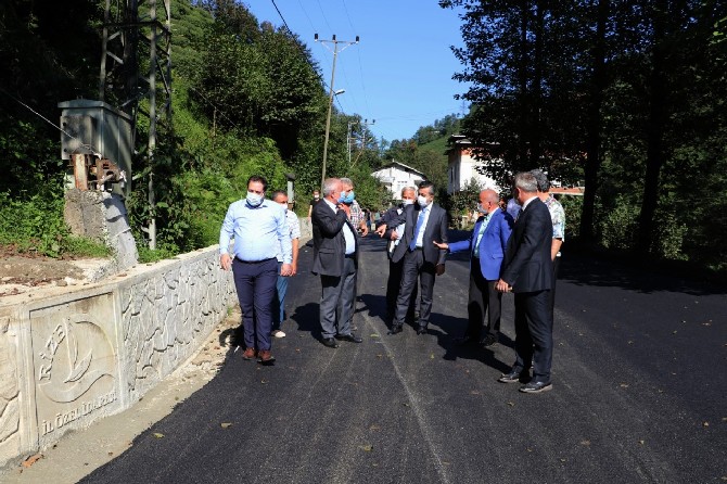 rize-il-genel-meclisi-baskani-ibrahim-turut,-ak-parti-merkez-ilce-baskani-mehmet-fatih-kose-ile-birlikte-yigitler-–-elmali-–-erenkoy-grup-yolundaki-asfaltlama-calismalarini-inceleyerek-bu-yil-icin-belirledikl.jpg