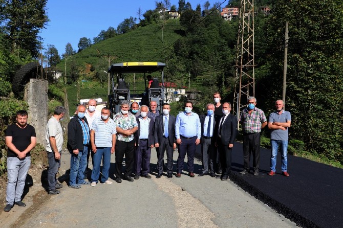 rize-il-genel-meclisi-baskani-ibrahim-turut,-ak-parti-merkez-ilce-baskani-mehmet-fatih-kose-ile-birlikte-yigitler-–-elmali-–-erenkoy-grup-yolundaki-asfaltlama-calismalarini-inceleyerek-bu-yil-icin-belirledikler-(1).jpg
