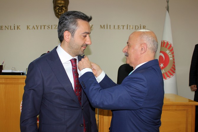 rize-il-genel-meclisi-baskani-ibrahim-turut,-bir-onceki-donem-il-genel-meclisi-baskani-mehmet-kazanci’dan-gorevi-devraldi-(5).jpg
