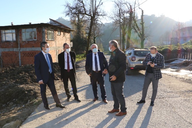 rize-il-genel-meclisi-baskani-ibrahim-turut,-merkeze-bagli-azaklihoca-ve-selimiye-koylerindeki-parapet-duvar-calismalarini-inceledi-(12).jpg