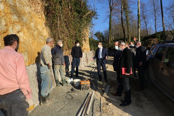 rize-il-genel-meclisi-baskani-ibrahim-turut,-merkeze-bagli-azaklihoca-ve-selimiye-koylerindeki-parapet-duvar-calismalarini-inceledi-(5).jpg
