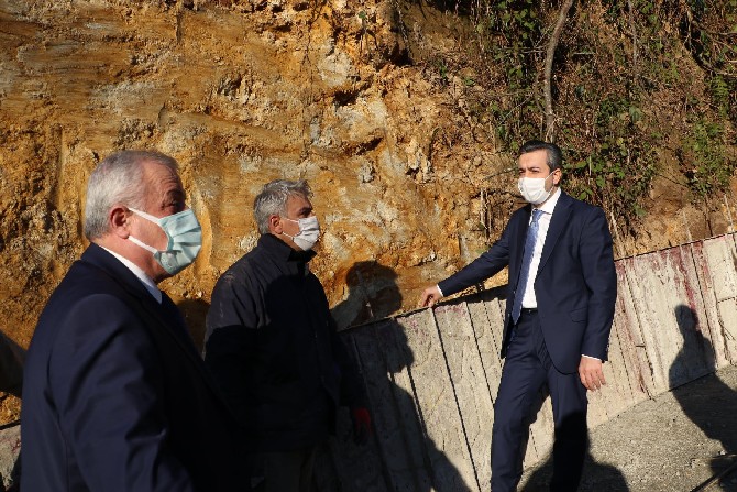 rize-il-genel-meclisi-baskani-ibrahim-turut,-merkeze-bagli-azaklihoca-ve-selimiye-koylerindeki-parapet-duvar-calismalarini-inceledi-(7).jpg