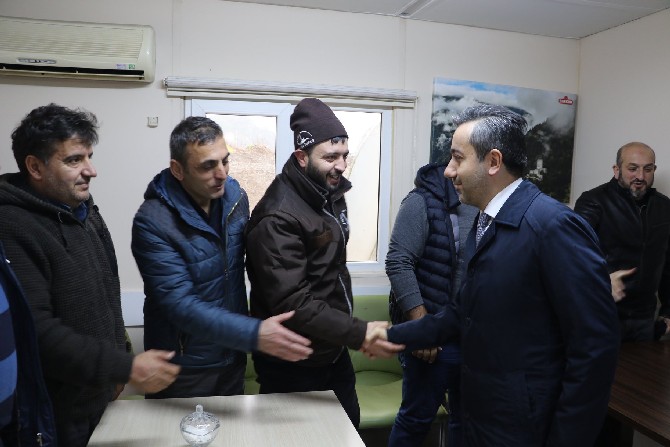 rize-il-genel-meclisi-baskani-ibrahim-turut,-meteorolojiden-gelen-yogun-kar-yagisi-oncesinde-il-ozel-idaresi-merkez-santiyesini-ziyaret-etti-(5).jpg