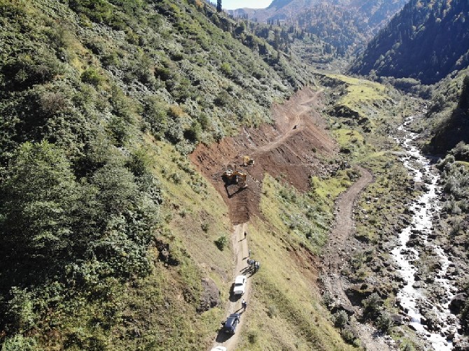 rize-il-genel-meclisi-baskani-ibrahim-turut,-turizm-yollari-kapsaminda-calismalari-suren-andon---cagrankaya-baglanti-yolunu-inceledi-(1).jpg