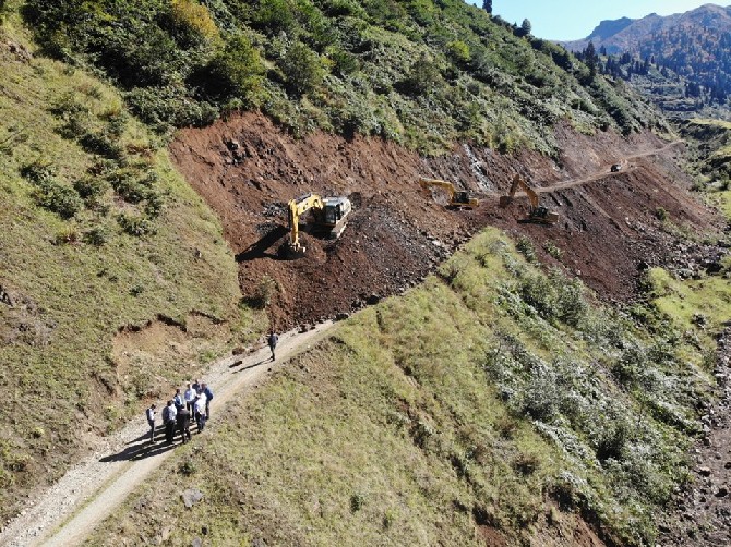 rize-il-genel-meclisi-baskani-ibrahim-turut,-turizm-yollari-kapsaminda-calismalari-suren-andon---cagrankaya-baglanti-yolunu-inceledi-(6).jpg