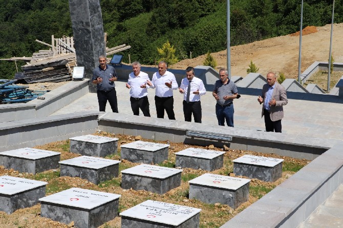 rize-il-genel-meclisi-baskani-ibrahim-turut-il-ozel-idaresi-tarafindan-pazar-ilcesi-sehitlik-koyunde-yapimi-tamamlanan-pazar-sahil-mufrezesi-sehitlik-anitini-yerinde-inceledi-1.jpg