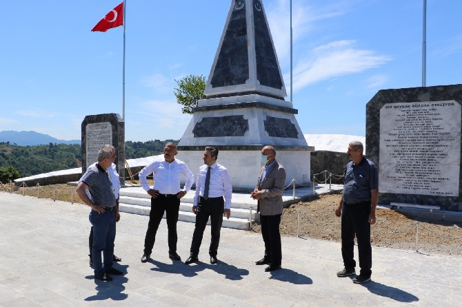 rize-il-genel-meclisi-baskani-ibrahim-turut-il-ozel-idaresi-tarafindan-pazar-ilcesi-sehitlik-koyunde-yapimi-tamamlanan-pazar-sahil-mufrezesi-sehitlik-anitini-yerinde-inceledi-6.jpg