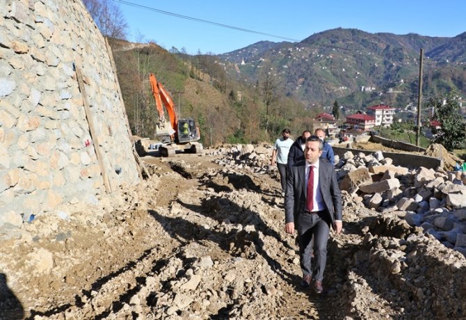 rize-il-genel-meclisi-baskani-ibrahim-turut-rizede-yasanan-afet-sonrasi-surdurulen-calismalari-yerinde-takip-etti-5.JPG