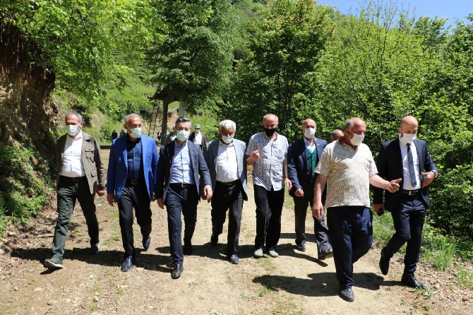 rize-il-genel-meclisi-baskani-ve-uyelerden-ikizderede-acilacak-tas-ocagina-destek-(8).jpg