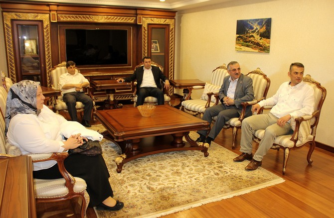 rize-il-genel-meclisinden-vali-erdogan-bektasa-ziyaret-(3).jpg