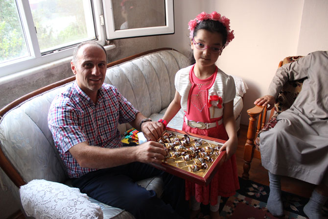 rize-il-goc-idaresi-mudurlugu’nden-suriyeli-ve-irakli-ailelere-bayram-ziyaretinde-bulunuldu.jpg rize-il-goc-idaresi-mudurlugu’nden-suriyeli-ve-irakli-ailelere-bayram-ziyaretinde-bulunuldu.jpg