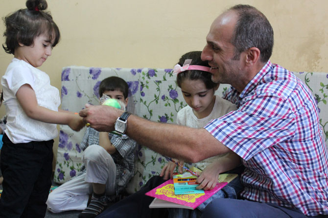 rize-il-goc-idaresi-mudurlugu’nden-suriyeli-ve-irakli-ailelere-bayram-ziyaretinde-bulunuldu1.jpg rize-il-goc-idaresi-mudurlugu’nden-suriyeli-ve-irakli-ailelere-bayram-ziyaretinde-bulunuldu1.jpg