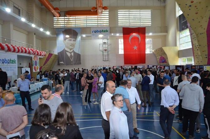 rize-il-milli-egitim-mudurlugu-tarafindan-rize-il-geneli-ortaokul-ve-lise-ogrencileri-arasinda-duzenlenen-robotek-proje-yarismasi-sona-erdi-4.jpg