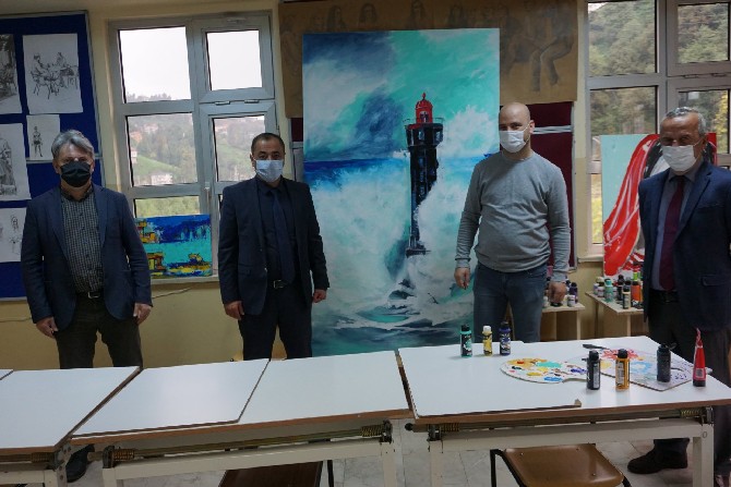 rize-il-milli-egitim-muduru-engin-emen,-rize-turk-telekom-guzel-sanatlar-lisesi-ile-sosyal-bilimler-lisesi-ziyaretleri-(2).jpg