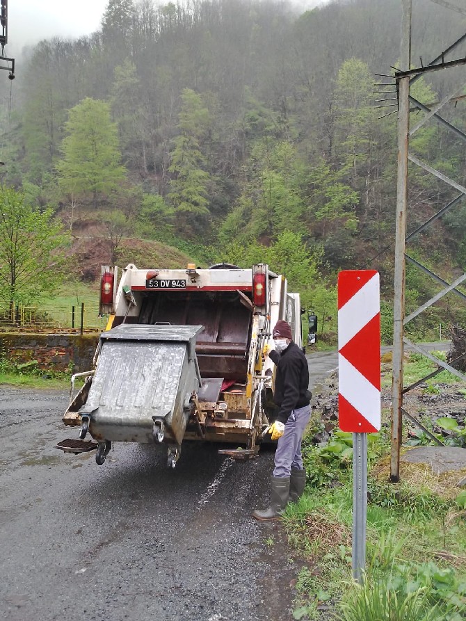 rize-il-ozel-idaresi,-koylere-500-cop-konteyniri-dagitti,-tibbi-atik-icin-200-plastik-cop-kutusu-tedarik-etti-(4).jpg