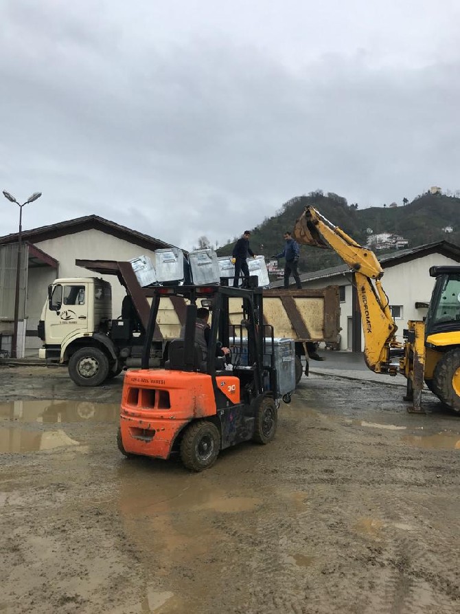 rize-il-ozel-idaresi,-koylere-500-cop-konteyniri-dagitti,-tibbi-atik-icin-200-plastik-cop-kutusu-tedarik-etti-(5).jpg