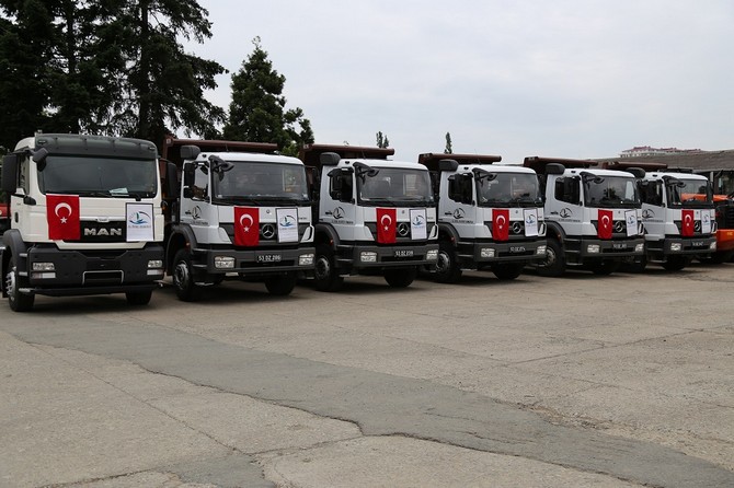 rize-il-ozel-idaresi-14-yeni-is-makinesiyle-arac-filosunu-guclendirdi-(4).jpg