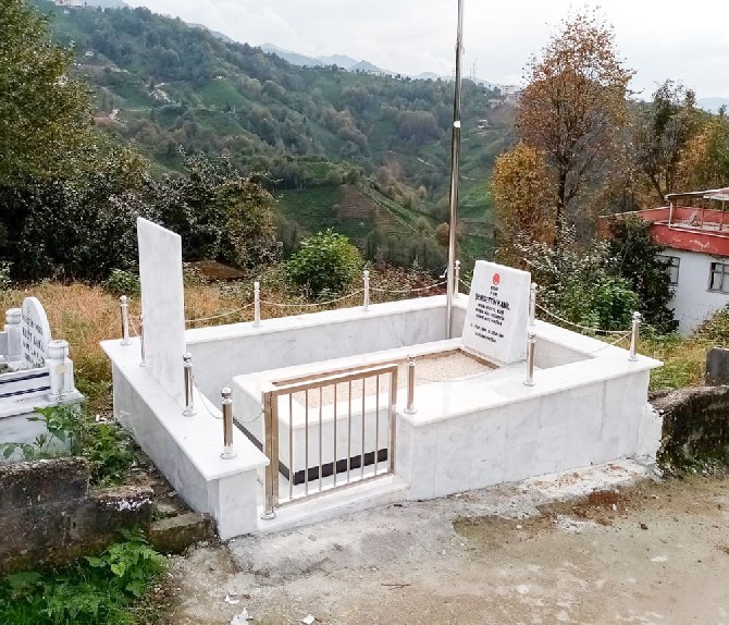 rize-il-ozel-idaresi-sehit-mezarlarini-onariyor--(2).jpg