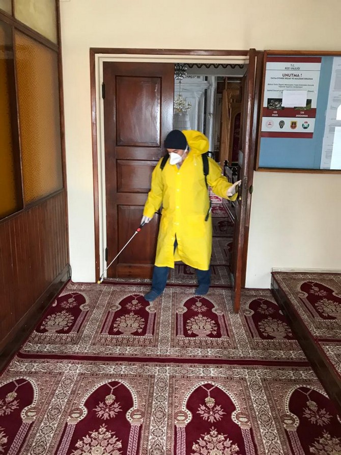rize-il-ozel-idaresi-tum-koyleri-dezenfekte-ediyor-(32).jpg