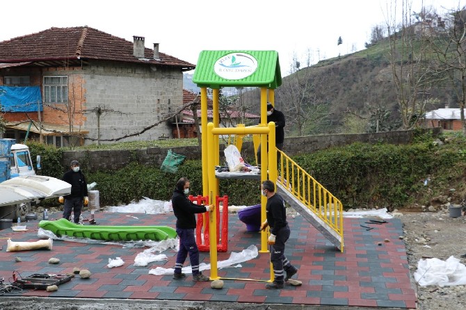 rize-il-ozel-idaresinden-koylere-cocuk-oyun-parki-(5).jpg