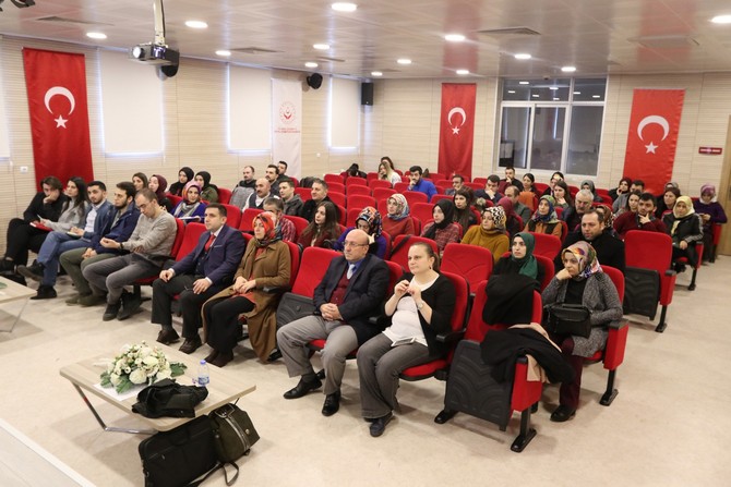 rize-il-saglik-mudurlugu-onculugunde-ilde-cocuk-ve-genclere-yonelik-hizmet-veren-meslek-gruplarina-yonelik-egitim-programlari-ara-vermeden-devam-ediyo-(3).jpg